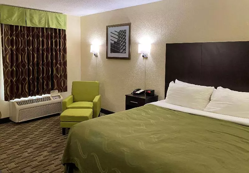 キングサイズベッドのスタンダードルーム, Quality Inn Elizabeth City Near University