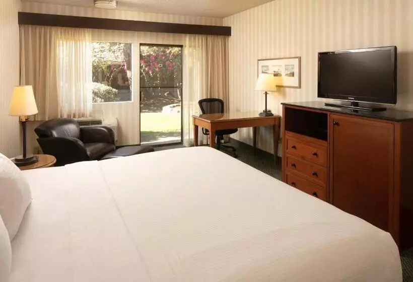 Standard-huone King-vuode, Red Lion Hotel Bellevue