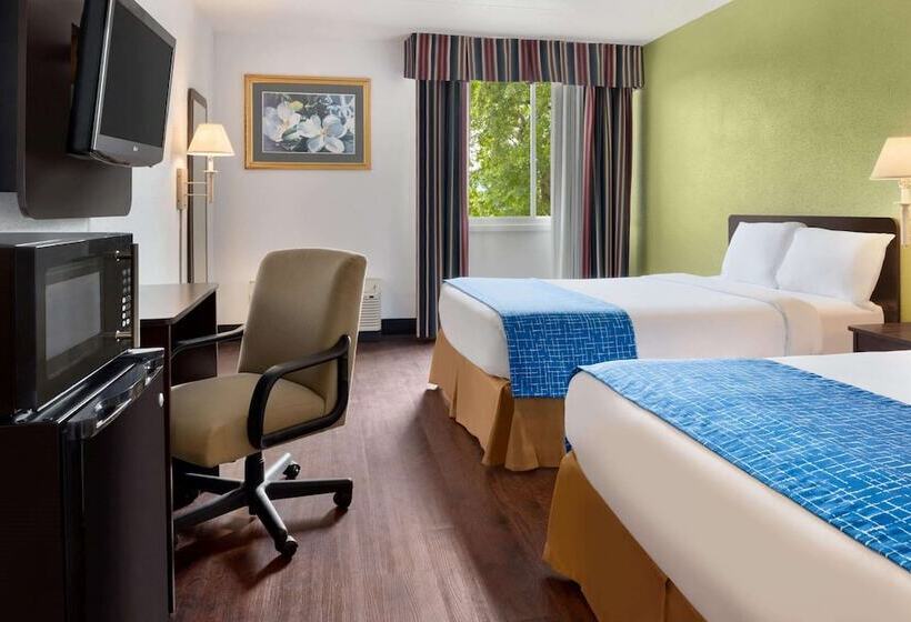 غرفه قياسيه سريرين مزدوجين, Travelodge By Wyndham Zanesville