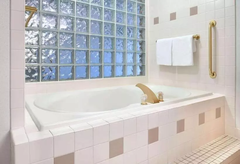 キングサイズベッドのデラックスルーム, Travelodge By Wyndham Zanesville