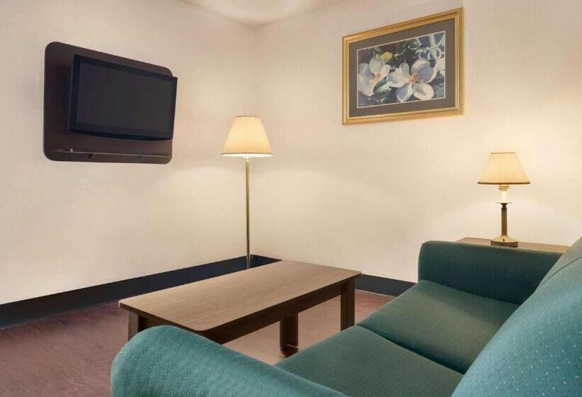 Люкс Deluxe Кровать Кинг, Travelodge By Wyndham Zanesville