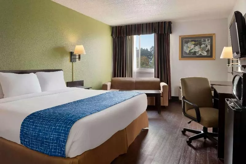 キングサイズベッドのスタンダードルーム, Travelodge By Wyndham Zanesville