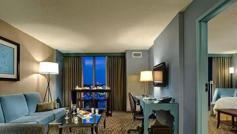 سوییت اجرایی, Crowne Plaza Chicago O Hare Hotel & Conference Center, An Ihg