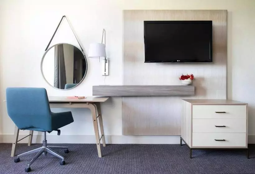 اتاق استاندارد با تخت بزرگ, Crowne Plaza Atlanta Perimeter At Ravinia, An Ihg