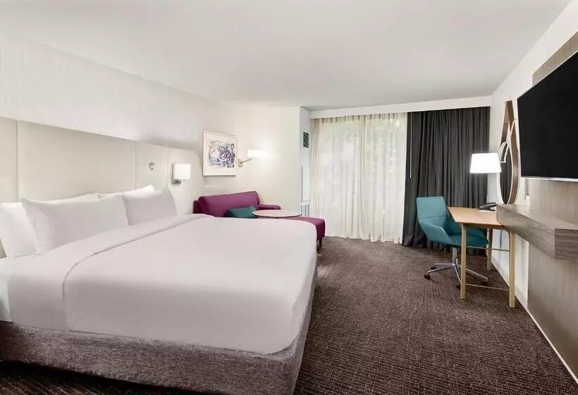 اتاق استاندارد با تخت بزرگ, Crowne Plaza Atlanta Perimeter At Ravinia, An Ihg