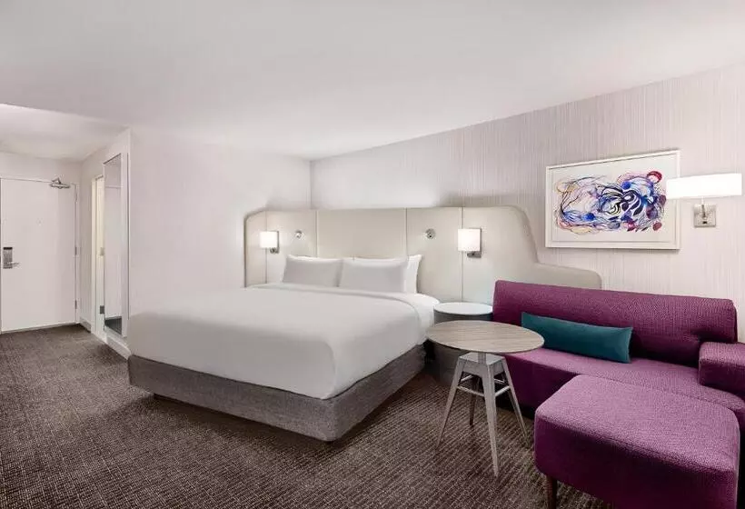 اتاق استاندارد با تخت بزرگ برای معلولان, Crowne Plaza Atlanta Perimeter At Ravinia, An Ihg