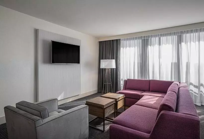 سوئیت با تخت بزرگ, Crowne Plaza Atlanta Perimeter At Ravinia, An Ihg