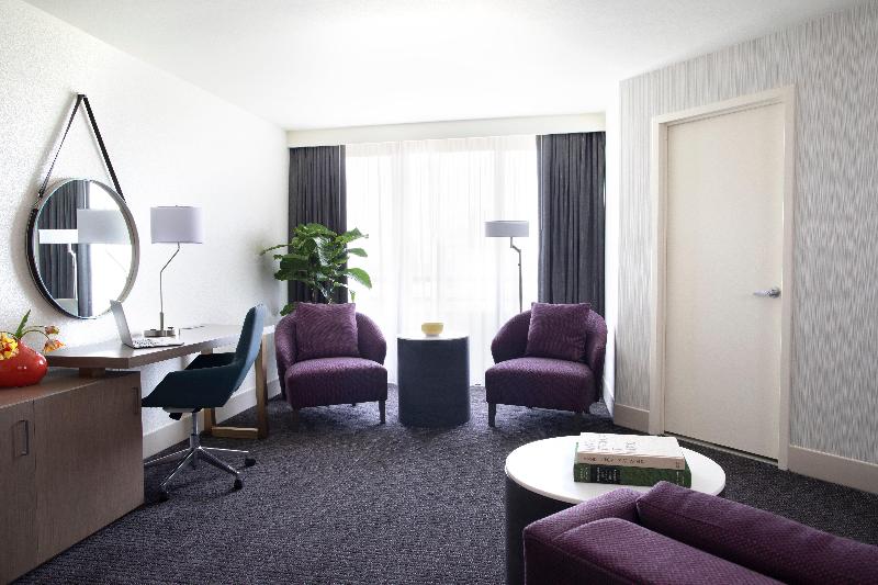 주니어 스위트 킹사이즈 침대, Crowne Plaza Atlanta Perimeter At Ravinia, An Ihg