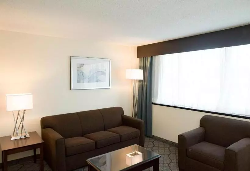 キングサイズベッドのスイートルーム, Holiday Inn Birmingham Airport, An Ihg