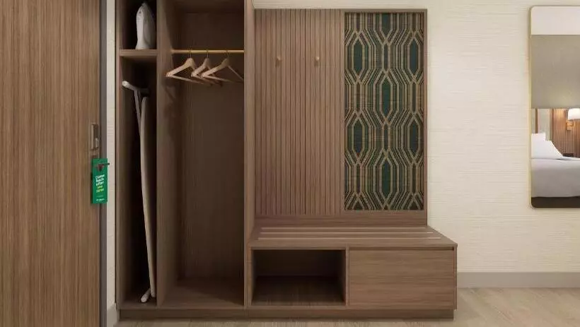 اتاق استاندارد با تخت بزرگ برای معلولان, Holiday Inn Corpus Christi Arpt & Conf Ctr, An Ihg