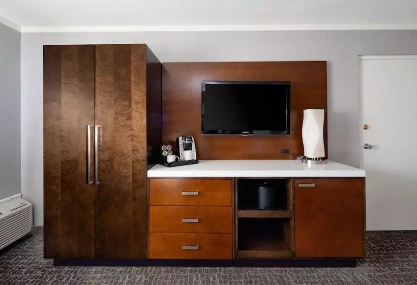 سوییت, Holiday Inn Long Beach Airport, An Ihg