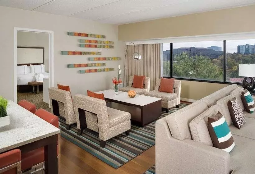 スイート, Hyatt Regency Suites Atlanta Northwest