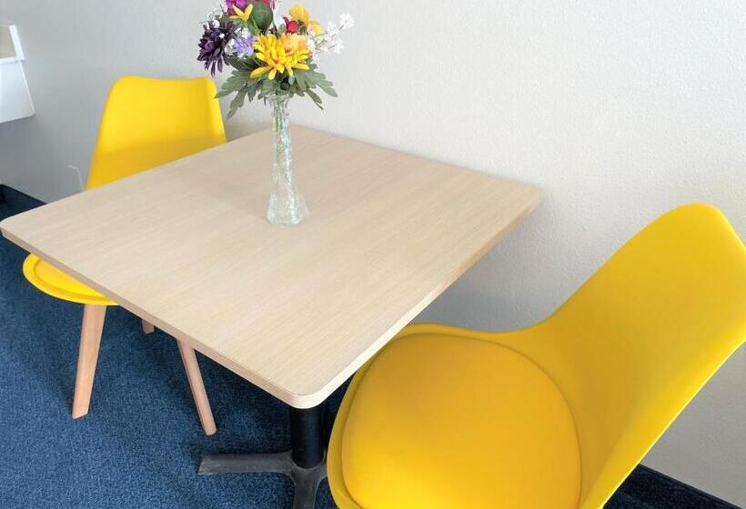 غرفة قياسية, Lulu Silver City