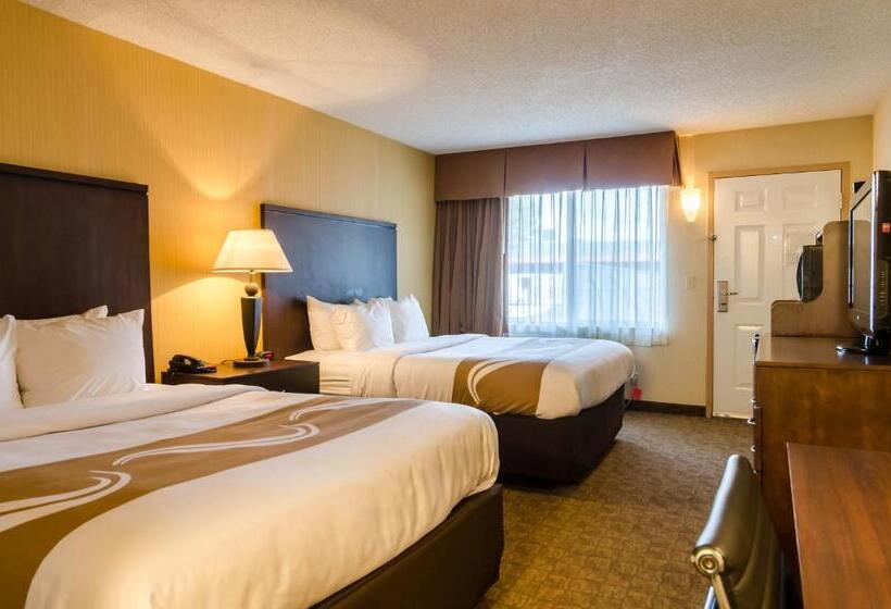 带2个双人床的标准工作室, Quality Inn & Suites