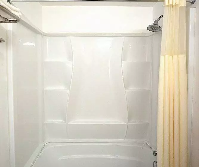 キングサイズベッドのデラックスルーム, Riverview Inn & Suites