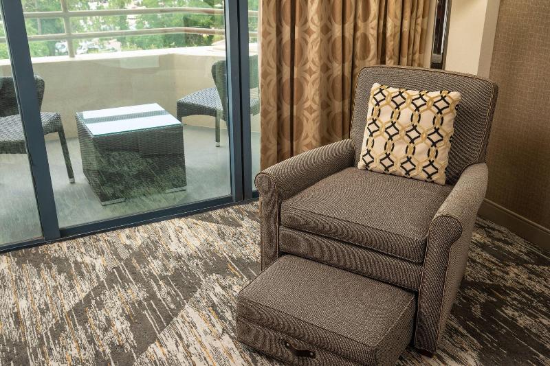 Номер Клуб, Sheraton Tampa Brandon