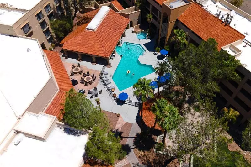 キングサイズベッドのクラブルーム, Sheraton Tucson Hotel & Suites
