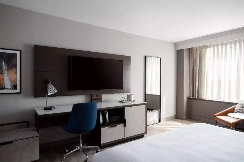 اتاق استاندارد با تخت بزرگ, Crystal City Marriott At Reagan National Airport