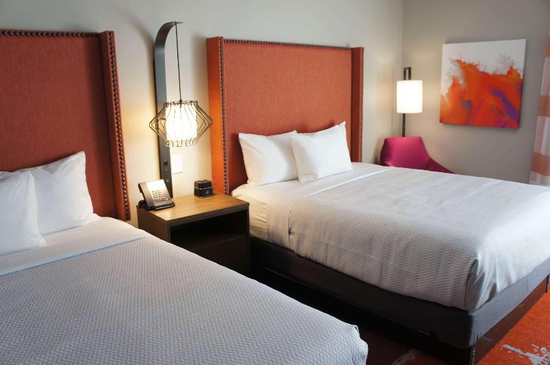 适合残疾人士使用的带超级大床的标准间, Hilton Knoxville Airport