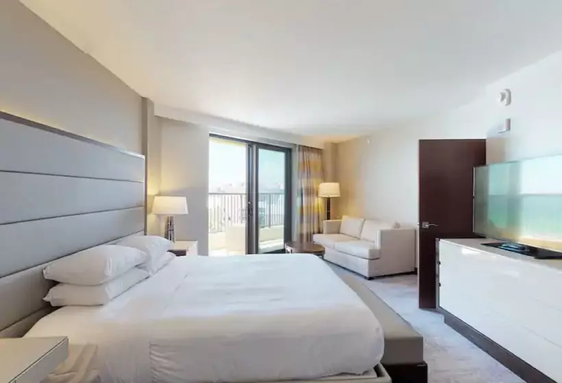 プールビュージュニアスイート, Hilton Marco Island Beach Resort And Spa