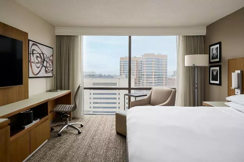 キングサイズベッドのスタンダードルーム, Houston Marriott Medical Center/museum District
