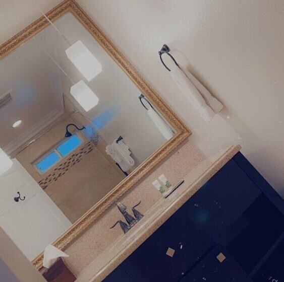 جناح جونيور, Kronborg Inn