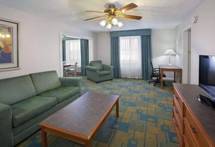 シティビュー１ベッドルームアパート, La Quinta Inn By Wyndham Omaha West