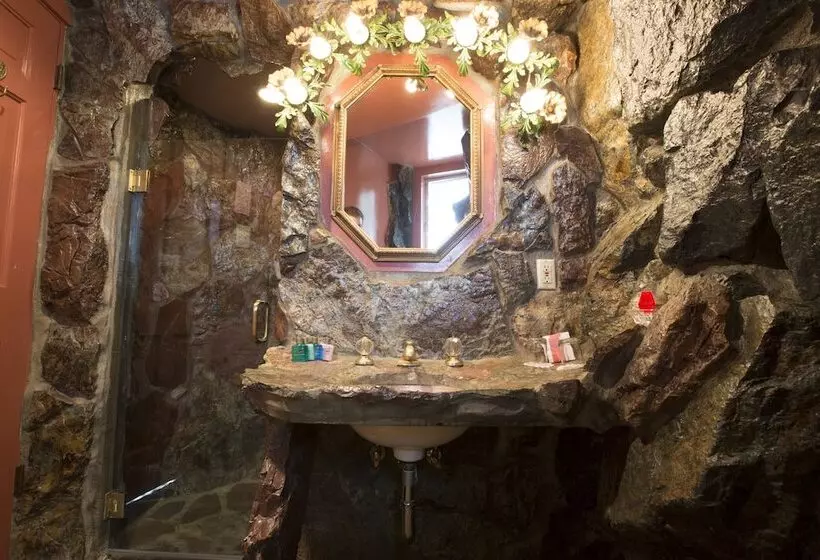 اتاق استاندارد, Madonna Inn