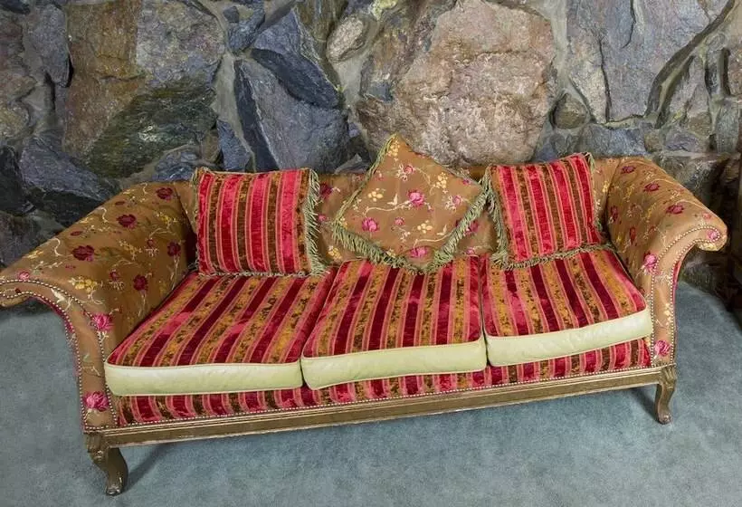 اتاق استاندارد, Madonna Inn