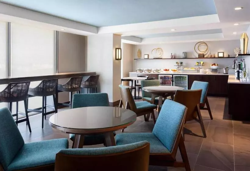 キングサイズベッドのスタンダードルーム, Marriott Orlando Airport Lakeside