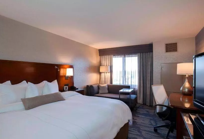 Standard-huone King-vuode, Rochester Airport Marriott