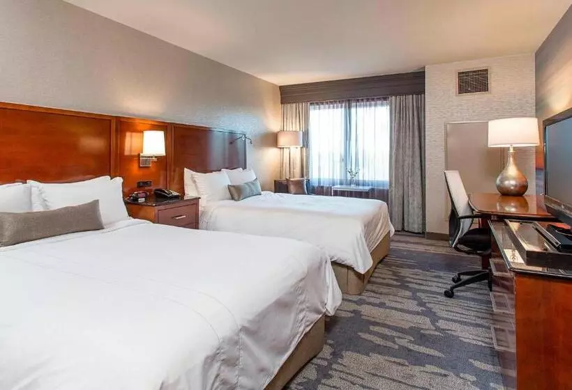 Standard-huone 2 Parivuodetta, Rochester Airport Marriott