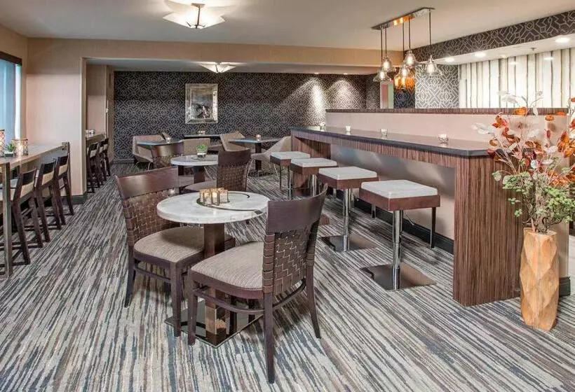 Executive-sviitti 2 Makuuhuonetta, Rochester Airport Marriott
