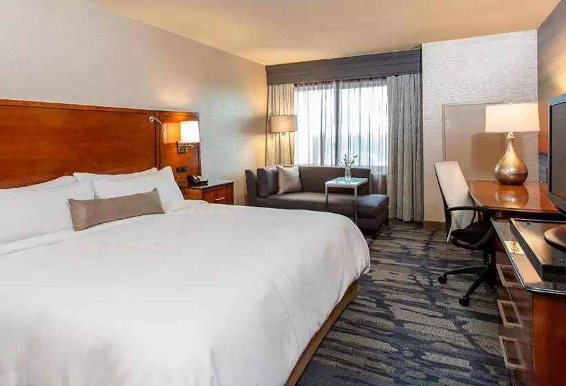 Executive-sviitti 2 Makuuhuonetta, Rochester Airport Marriott
