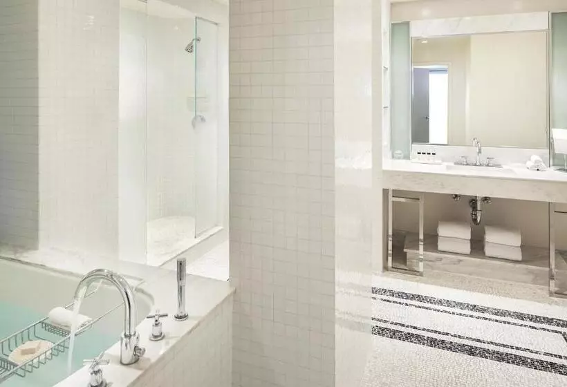 سوئیت رویال, The London West Hollywood At Beverly Hills