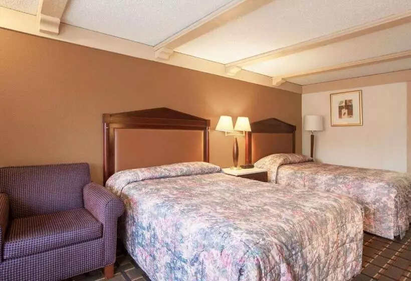 ２ダブルベッドのスタンダードルーム, Knights Inn Greensburg