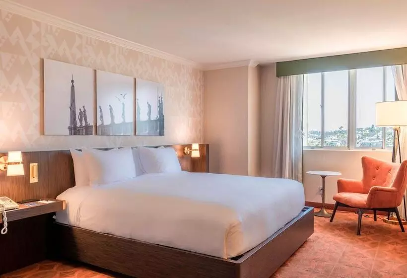 Standard-huone King-vuode, Courtyard by Marriott San Diego Downtown Little Italy