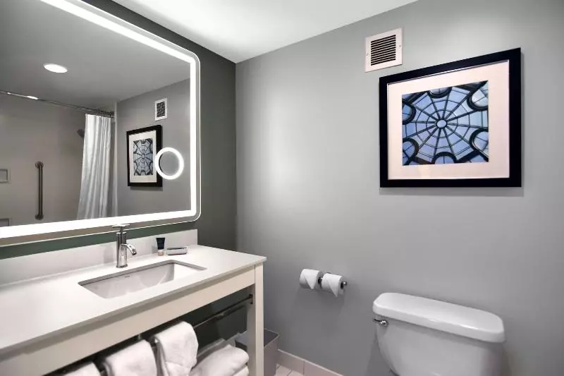 キングサイズベッドのデラックスルーム, Four Points By Sheraton York