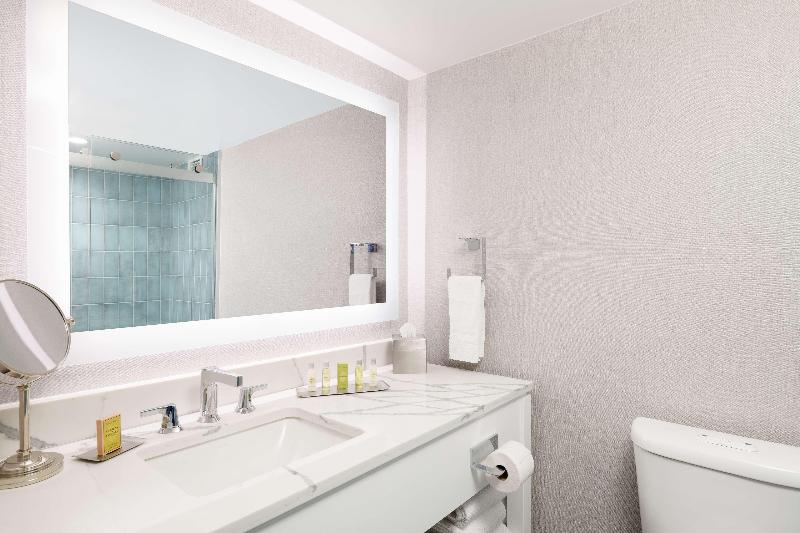 מיטת קינג בסוויטה, Hilton Los Angeles Culver City