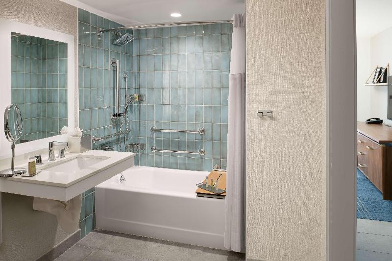 장애인을 위한 스탠다드 룸, Hilton Los Angeles Culver City