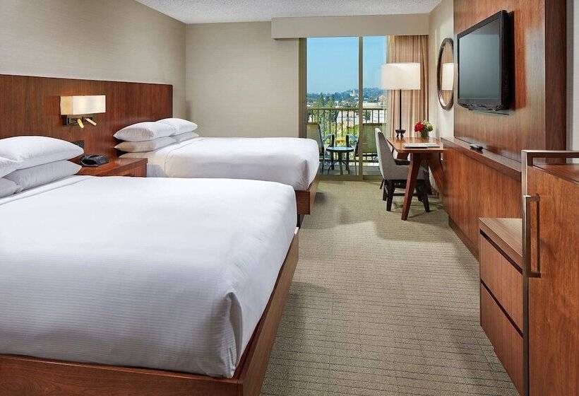 غرفة ديلوكس مطلة على الجبل, Hilton Pasadena