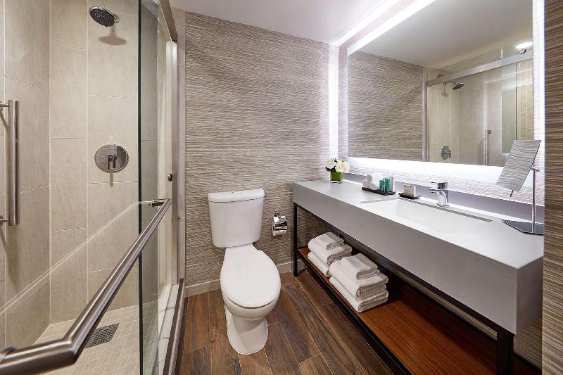 غرفة قياسية سرير كينج, Hilton Pasadena