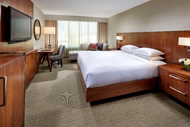 غرفة قياسية سرير كينج, Hilton Pasadena