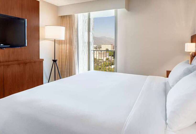 غرفة ديلوكس سرير كينج, Hilton Pasadena