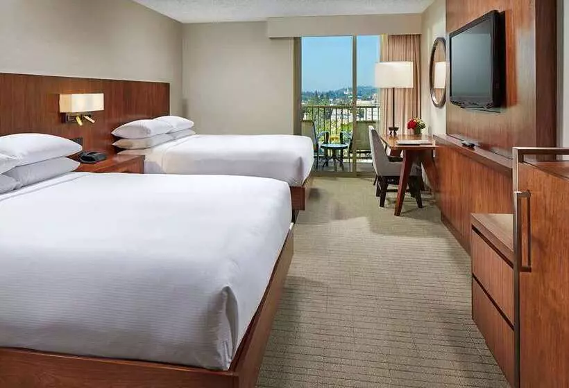Deluxe Room Mountain View, Hilton Pasadena