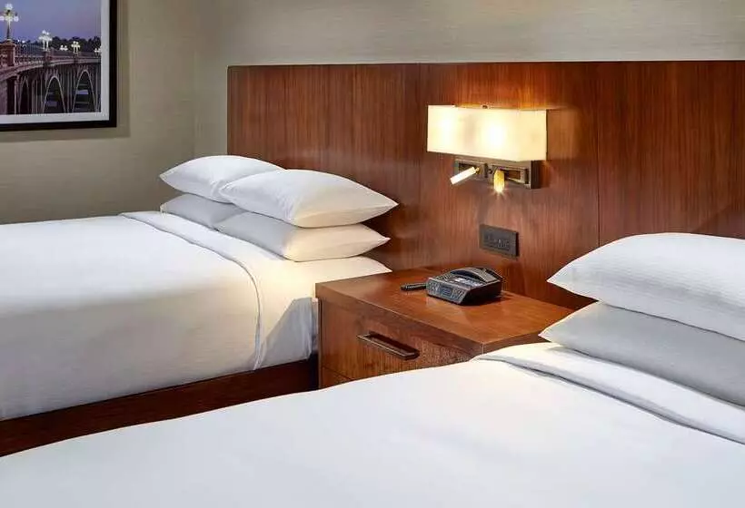 Deluxe Room Mountain View, Hilton Pasadena