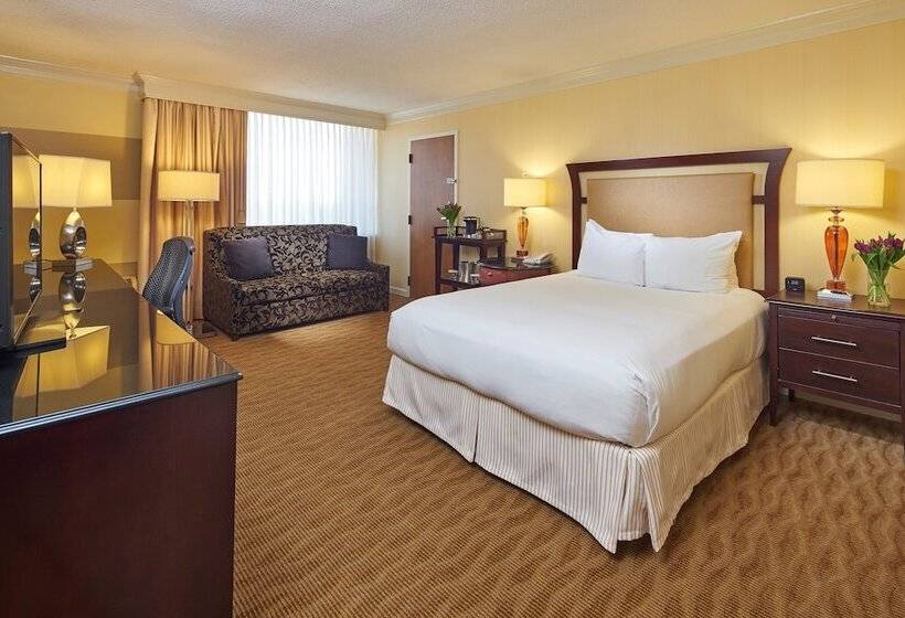 Номер Executive, Hilton Raleigh North Hills