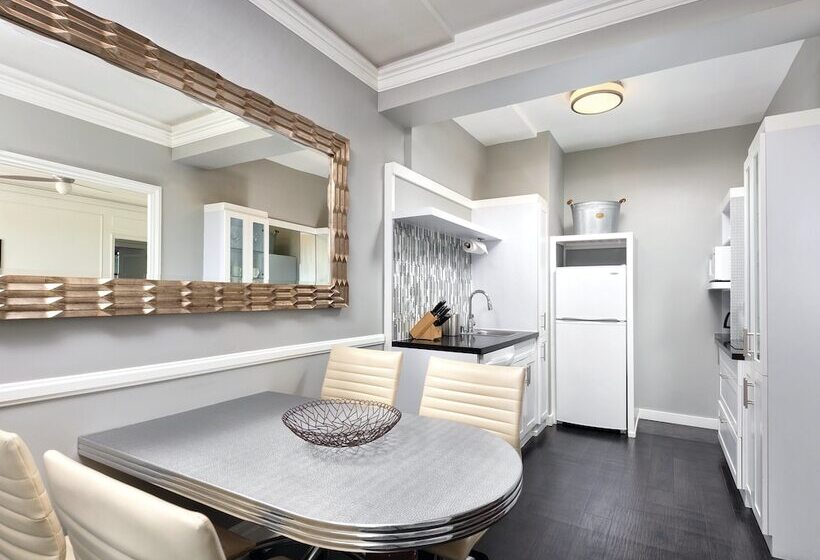 جناح مزوَّد بشرفة, Inn At The Park