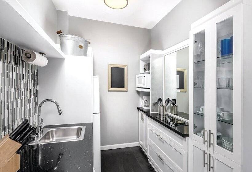 جناح مزوَّد بشرفة, Inn At The Park