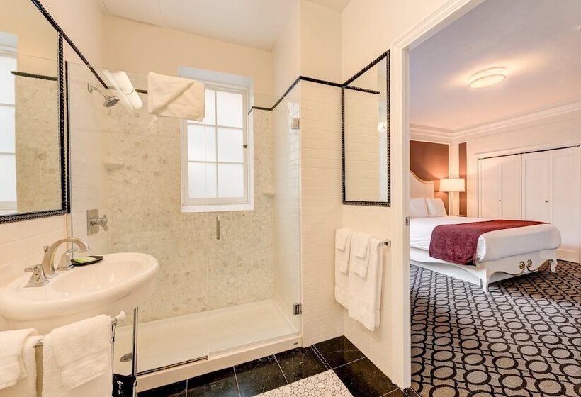 جناح غرفتين نوم, Inn At The Park